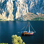 boat sailing